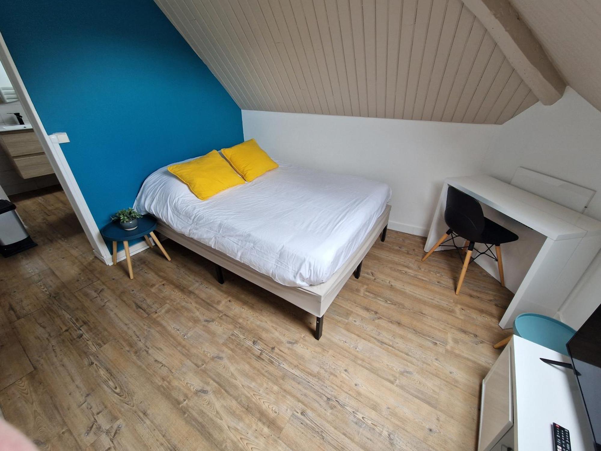 Castle Room Пиерфон Екстериор снимка